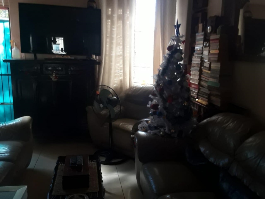 2 Bedroom Property for Sale in Zonnebloem Western Cape